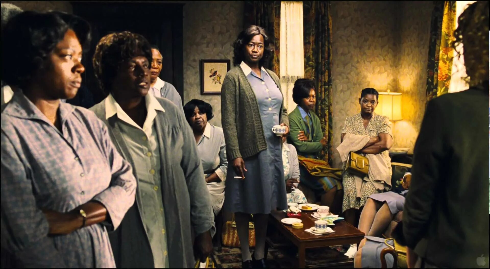 The help read. Прислуга / the help (2011). Виола дэвис прислуга. Кэтрин стокетт. Тейт тейлор прислуга.