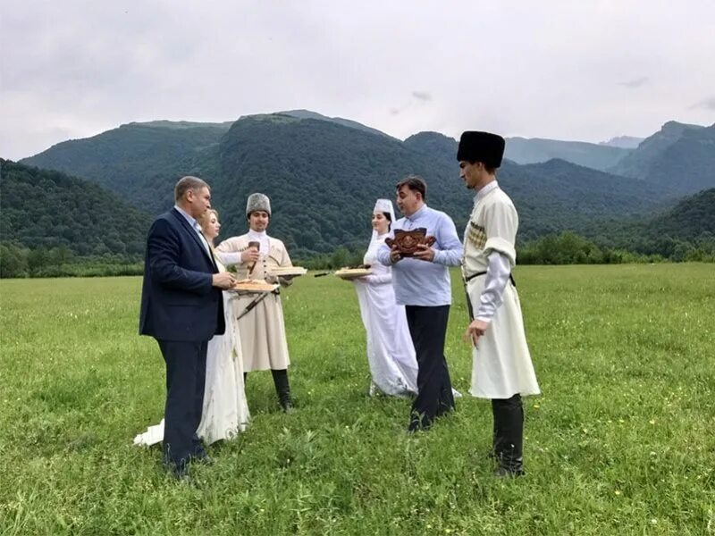 Какое население в северной осетии. Республика Северная Осетия Алания. Северная Осетия Алания народ. Республика Северная Осетия - Алания люди. Осетия Кабардино Балкария.