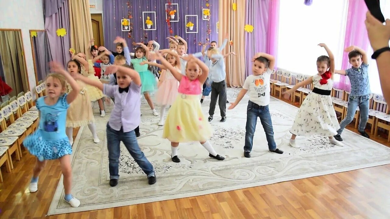 Танец мы лучшие в детском саду. Танец хорошее настроение в детском саду. Танец первоклашки в детском саду. Танец хорошее настроение.