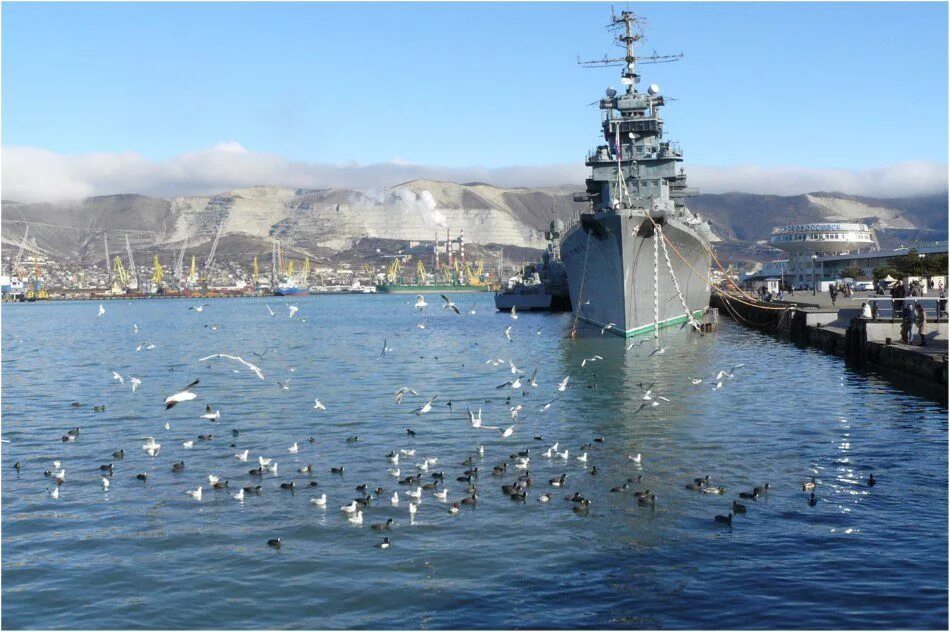 Новороссийск novorossiysk море. Новороссийск море. Суджукская коса Новороссийск 2020. Новороссийск курорт. Отдыхающие в Новороссийске.