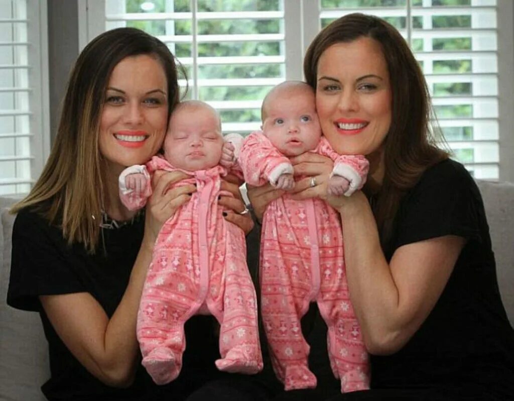 Дети двойняшки. Двойня отзывы. Двойняшки эко. Двойняшки мальчик и девочка новорожденные. Двойня отзывы.