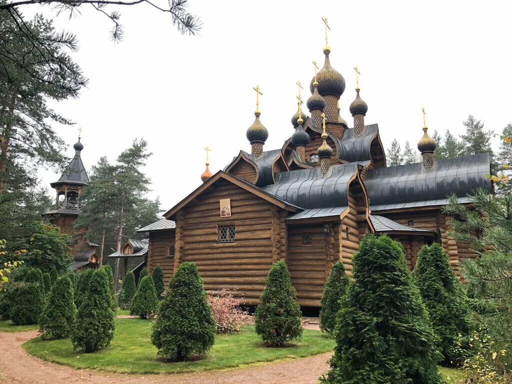 Окрестности сосново. Храм в Сосново Приозерский район. Пос Сосново Приозерского района Ленинградской области. Святые врата, посёлок Сосново. Сосново Приозерский район достопримечательности.