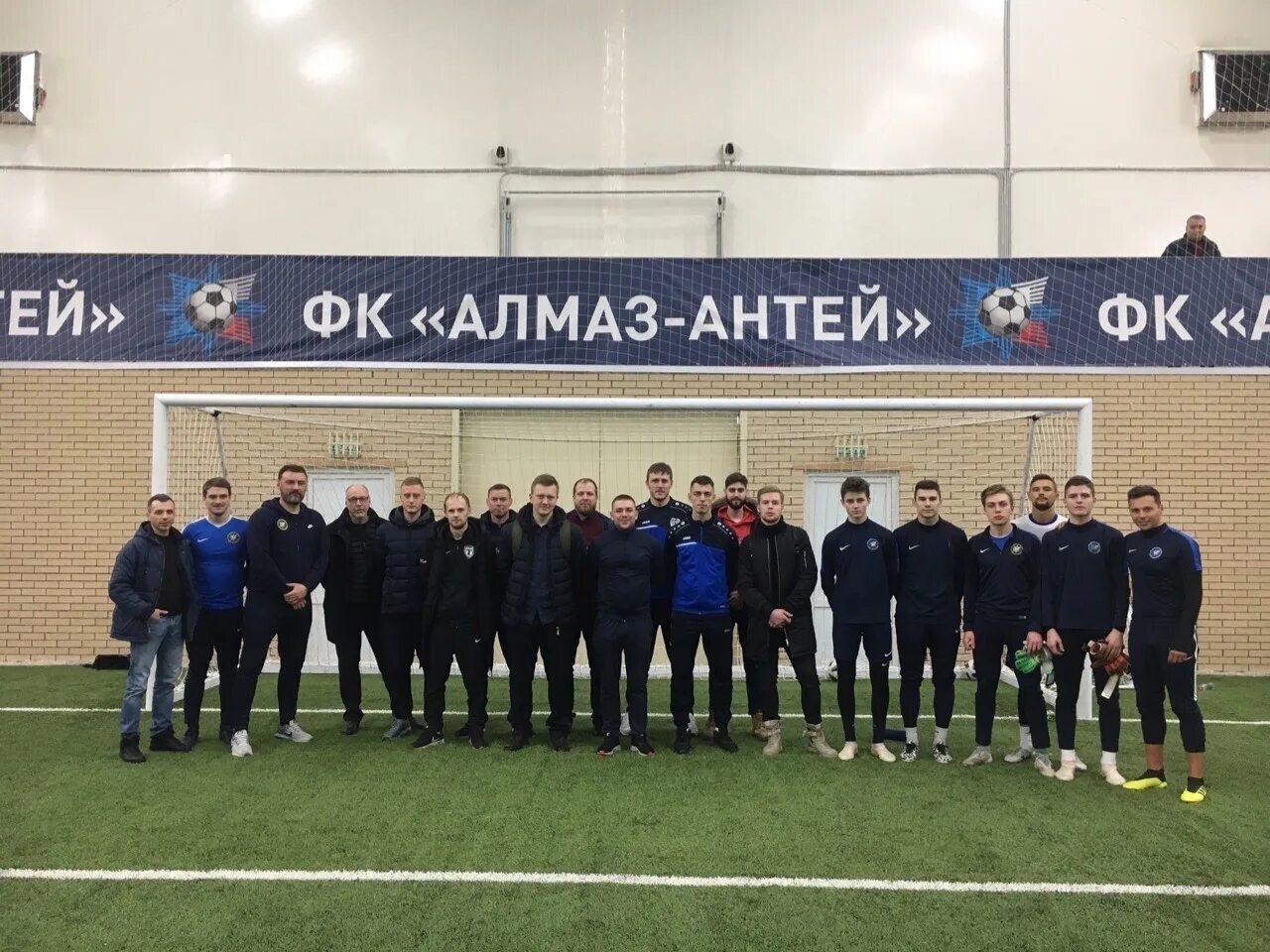 Футбольный манеж алмаз антей. Алмаз антей питер зал. Джексон пейдж. Тренера алмаз антей. Фк алмаз-антей санкт-петербург 2010.