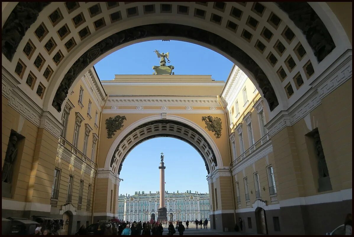 к. триумфальная арка главного штаба в санкт-петербурге. санкт-петербург. триумфальная арка санкт-петербург дворцовая. росси.