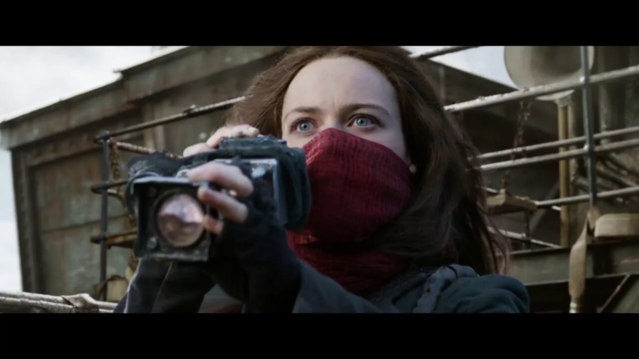 Эстер шоу хроники хищных. Город 2018 трейлер. Хроники хищных городов девушка в маске. Хроники хищных городов эстер шоу. Хроники хищных городов эстер шоу без маски.