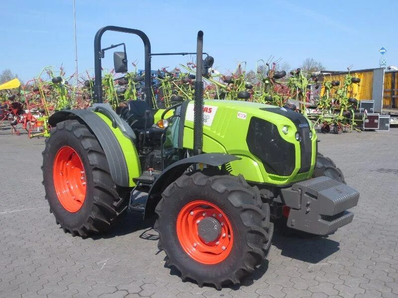 Трактора мини город. Трактор CLAAS Elios 240. CLAAS Elios (Traktor. Клаас Nexus 240 трактор. Clas трактор трехколесный.