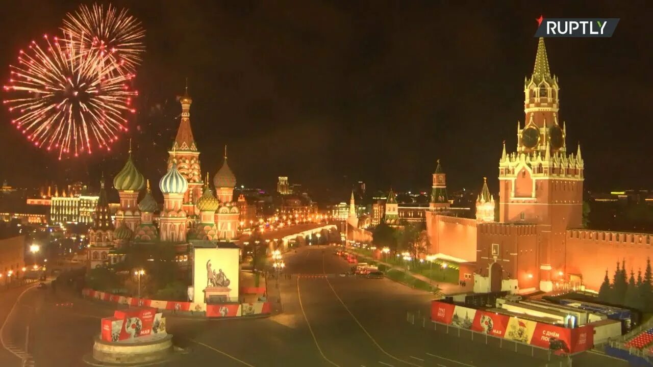 Погода в москве 28 мая 2025. Салют 9 мая москва. салют победы москва 9 мая. салют на красной площади 9 мая. салют над москвой.