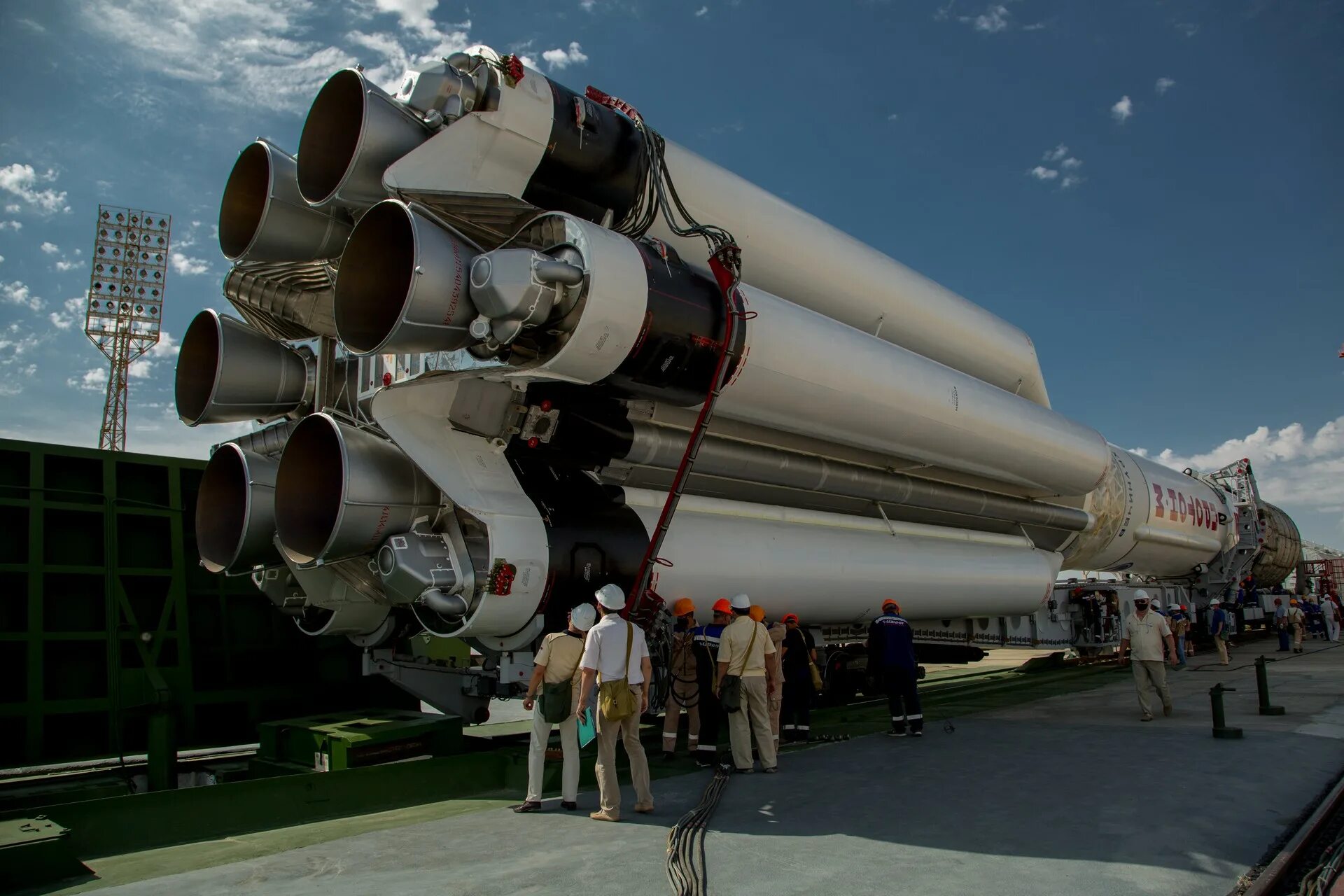Протон-м ракета-носитель. Космический корабль союз тма 14м. Ракета носитель. Ракетоноситель протон. Ракетоноситель протон байконур.