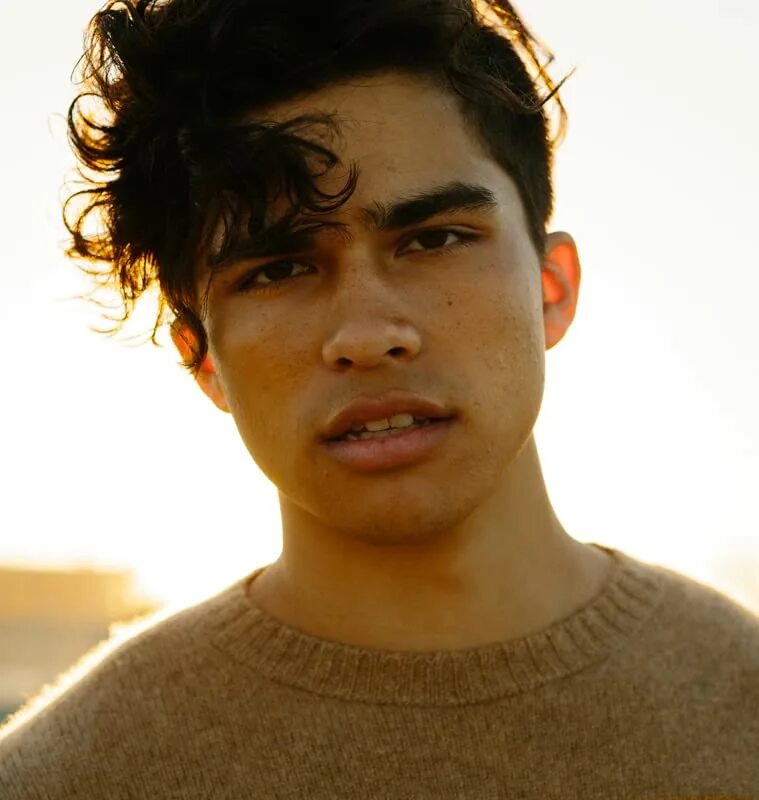 Alex Aiono. Alex Aiono певец. Алекс Айоно рост.