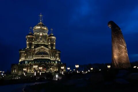 Храм вооруженных сил ночью