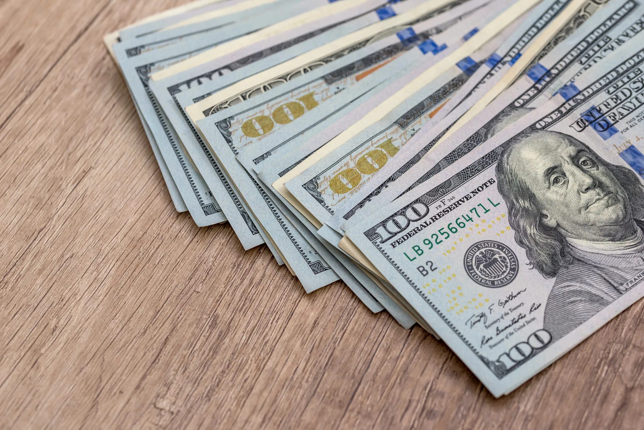 24 6 долларов. Отказ от доллара. американ доллар. 6 долларов. money table.