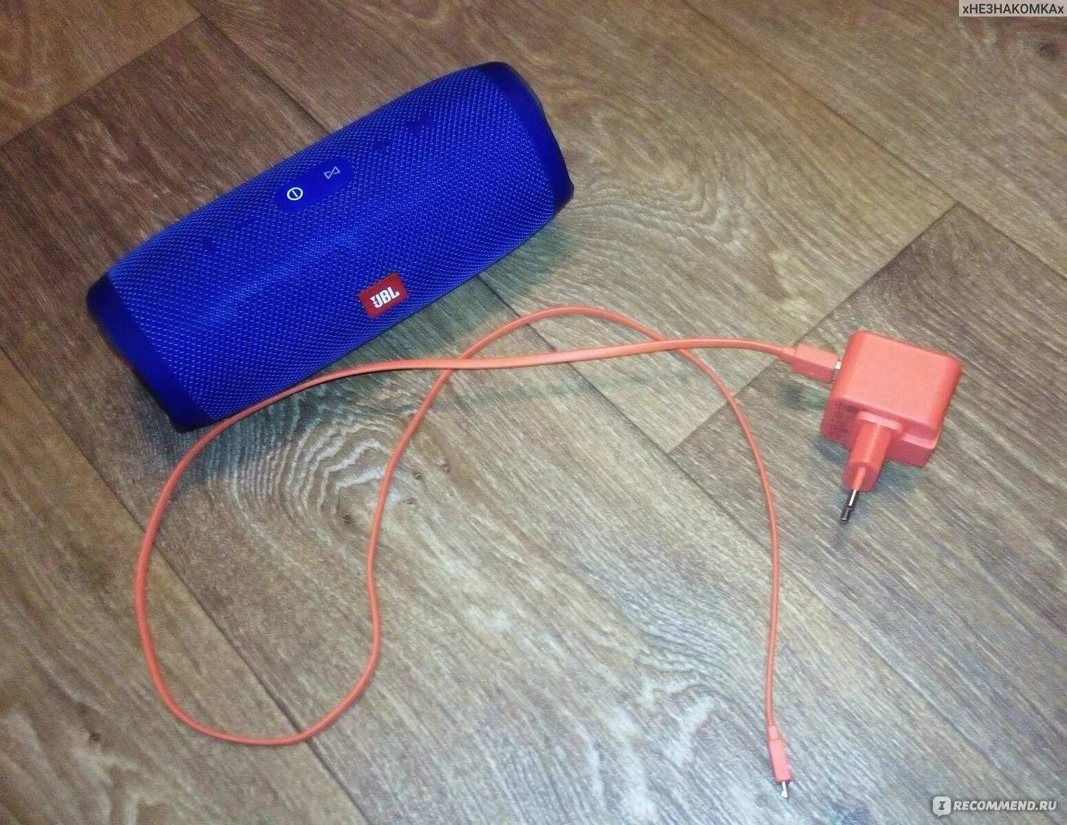 Через колонку. JBL charge 3 зарядка. Зарядка для колонки JBL charge 3. Колонка JBL charge 3 разъемы. Зарядка от колонки JBL charge 4.