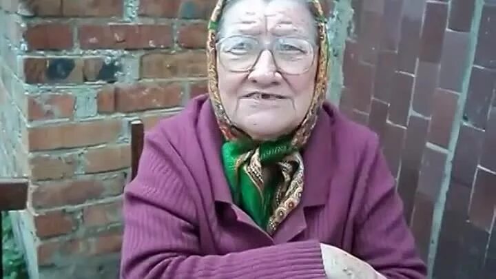 Грозная бабка. Бабка подставила. Бабка подставила. Бабка кричит. Бабка подставила.