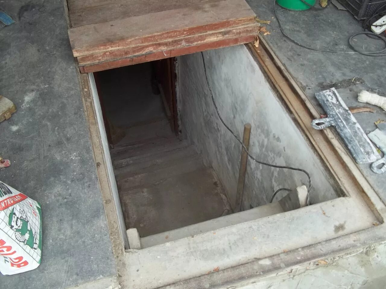 Смотровая яма daewoo matiz. Погреб из кирпича в гараже. 20. Гараж 80 кв метров со смотровой ямой. Смотровая яма в гараже.