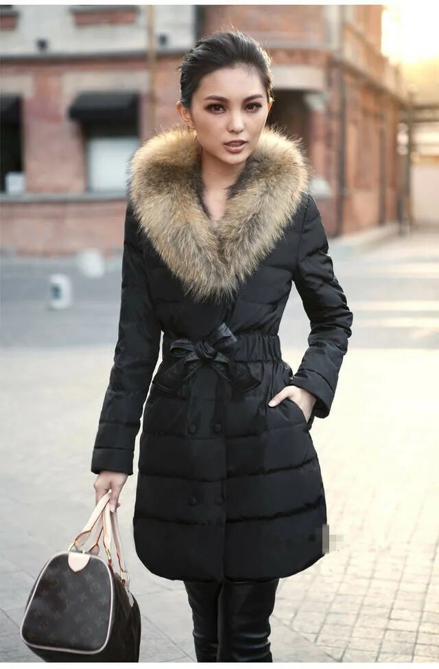 пальто с меховым воротником leo lazzi. зимняя верхняя женская. пальто зимнее.