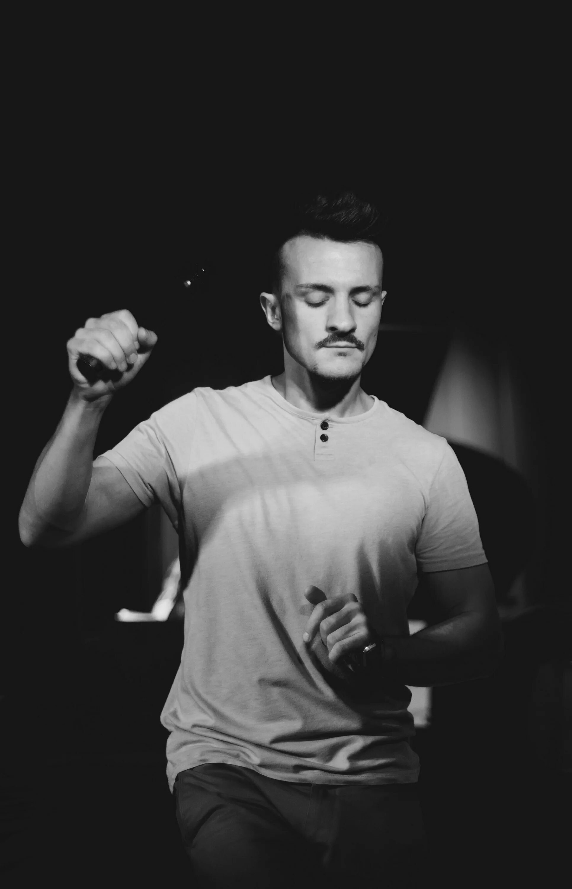 Эрнесто заткнитесь блоггер. Эрнесто заткнитесь блоггер. Рэп батл эрнесто заткнитесь. Мерч эрнесто заткнитесь. Эрнесто ваграм.