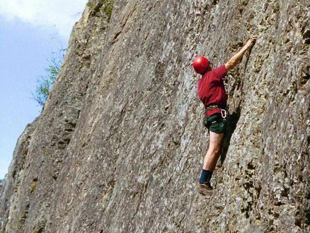 Взбираться на гору. Скалолаз. Движение по скалам. Гора и скалолаз. Rock climber rock climber org ru