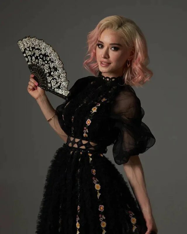 Liqueen слив 18. Liqueen. Фотосессия жены бумыча в поддержку нави топлес. Лика бумича. Liqueen.