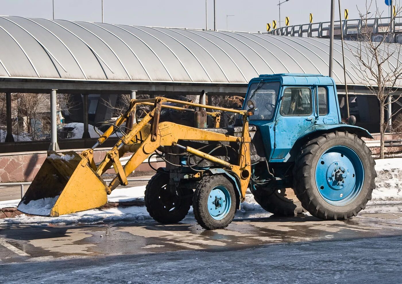 Трактор баз купить. Фронтальный погрузчик на МТЗ 80. Трактор МТЗ 80 С погрузчиком. ПКУ 0 8 кун на МТЗ-80. Трактор МТЗ 80 С ПКУ.