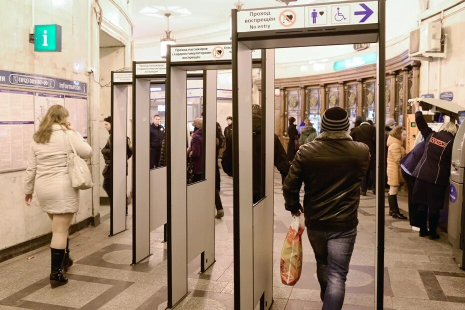 вестибюль станции метро московская. закрыли вестибюль. вестибюль метро профсоюзная. москва метро смоленская арбатско покровская линия. новослободская метро вестибюль реконструкции.