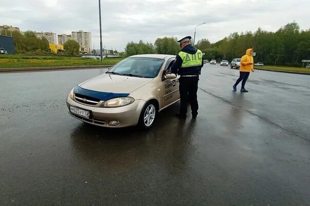 Такси тобольска телефоны. Такси Тобольск. Тобольский таксист. Таксую в Тобольске. Номер Тобольского такси.