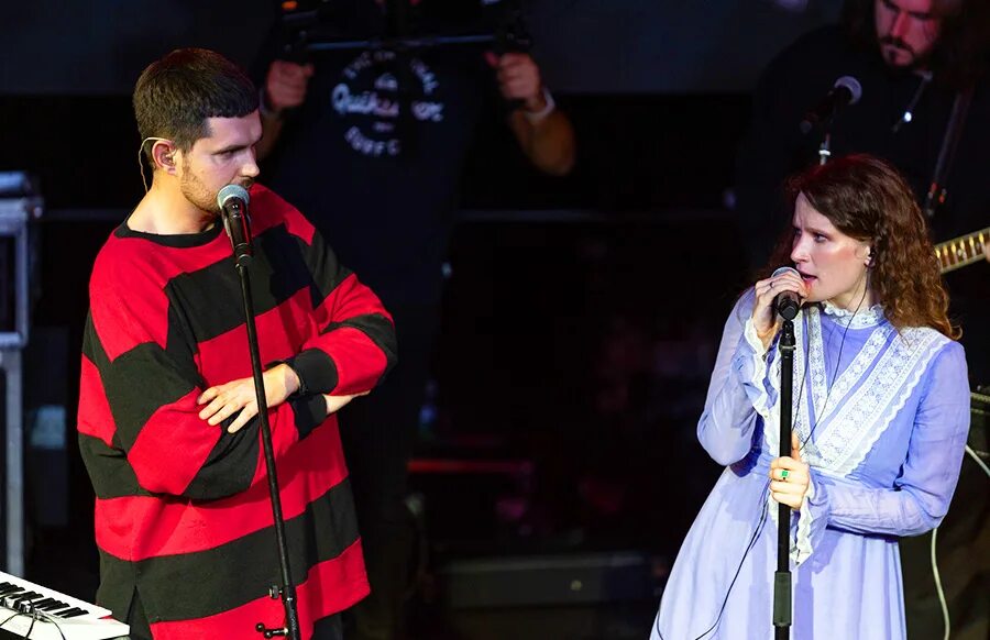 Noize mc монеточкой. Монеточка и нойз. Монеточка и нойз мс чайлдфри. Noize mc и монеточка. Монеточка певица.