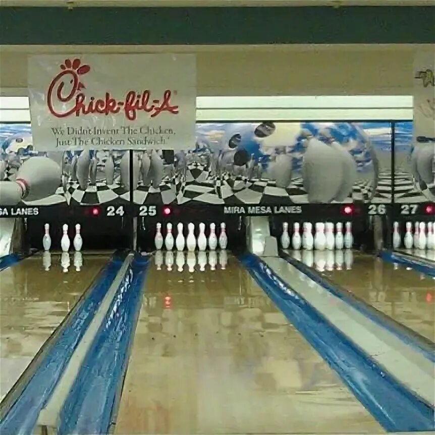 Боулинг химки парк толстого. Mira lanes. Арена боулинг. Помещение для боулинга. Mira lanes.