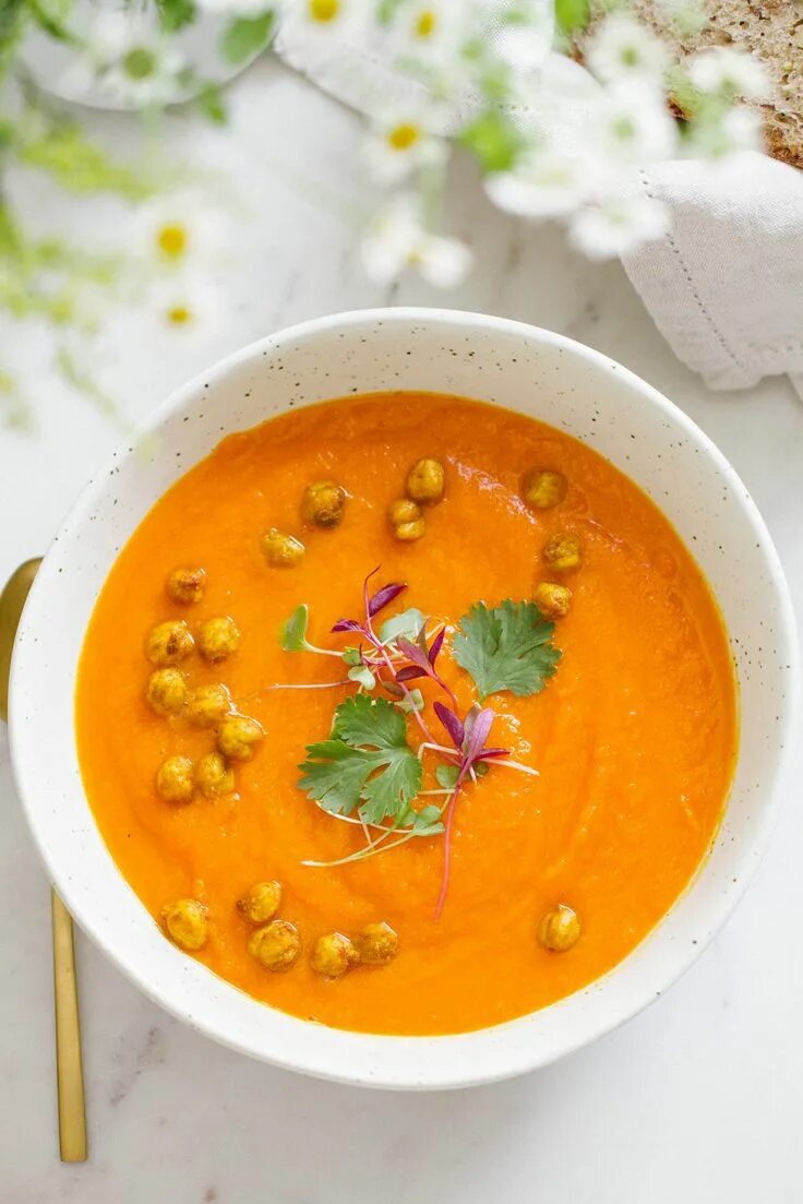 Кинзу в суп добавляют. Lemon coriander soup. кориандр суп. кориандровый суп органический. кинза в супе.