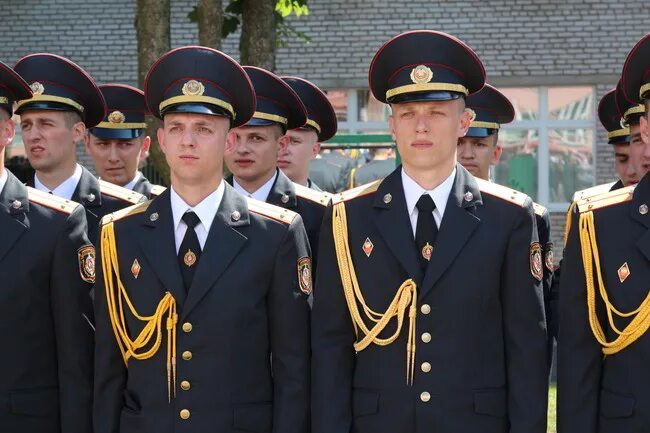 Парадная форма офицеров вв мвд рф. Форма вв мвд рф внутренние войска. Парадная форма военных беларуси. Парадная форма мчс женская. Парадная форма военных беларуси.