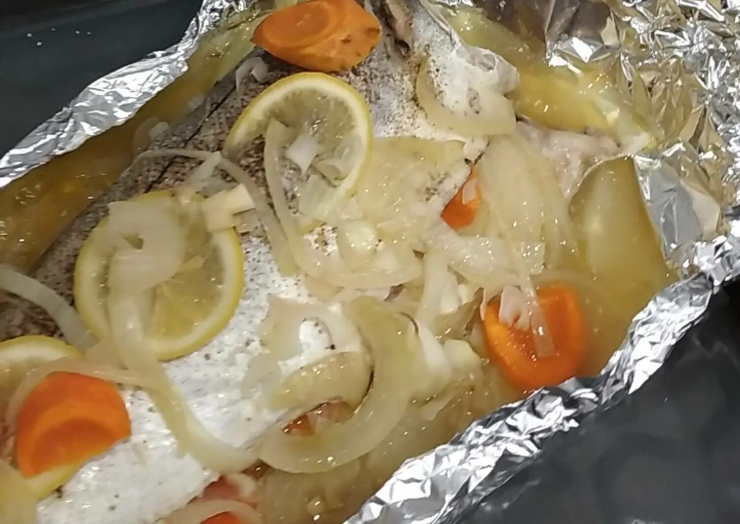 Как приготовить рыбу пикша. Пикша в духовке. пикша с овощами в духовке. филе пикши в духовке. филе пикши с овощами.