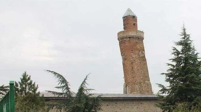 Упавший минарет в турции. Ulu camii элязыг. падающий минарет. минарет упал. минарет упал примета.