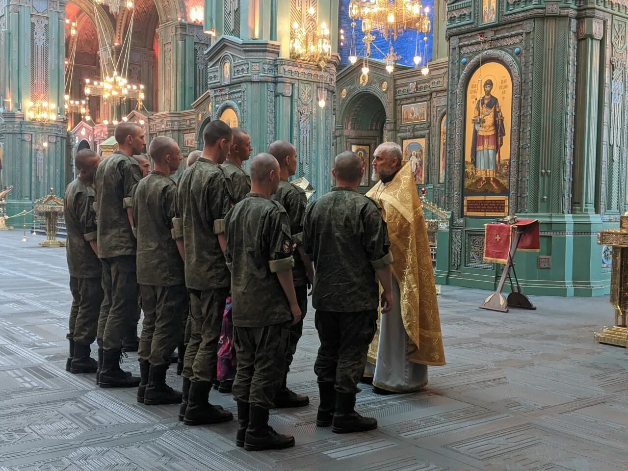 Есть ли служба в церкви. Служба епископа Савватия в главном храме Вооруженных сил. Литургия в главном храме Вооруженных сил России. Пасхальная служба в храме Вооруженных сил. Богослужение в храме.