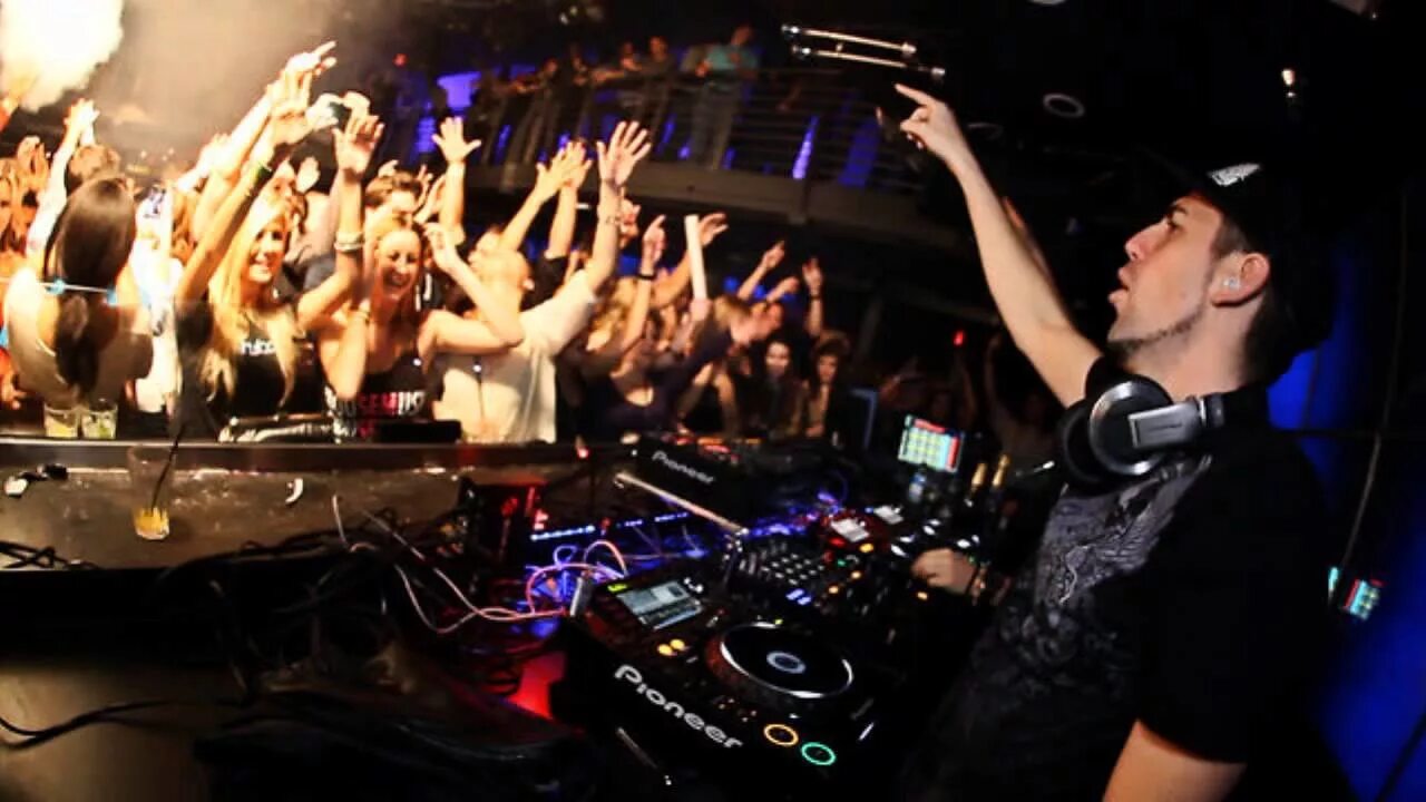 Dimitri vegas mix. Tomorrowland диджей. Dimitri vegas mix. Kiiara - complicated. Dimitri vegas mix.