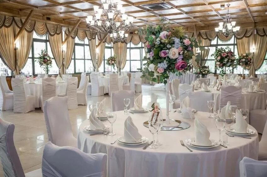 Банкетный комплекс версаль краснодар. Elephant казань ресторан. Ресторан ленский в москве. Зал на 30 человек москва. Ресторан версаль краснодар пашковка.