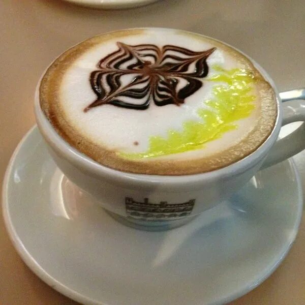 Coffee talk латте арт. Капучино астана. Кофе латте макиато. Капучино адрес. Капучино.