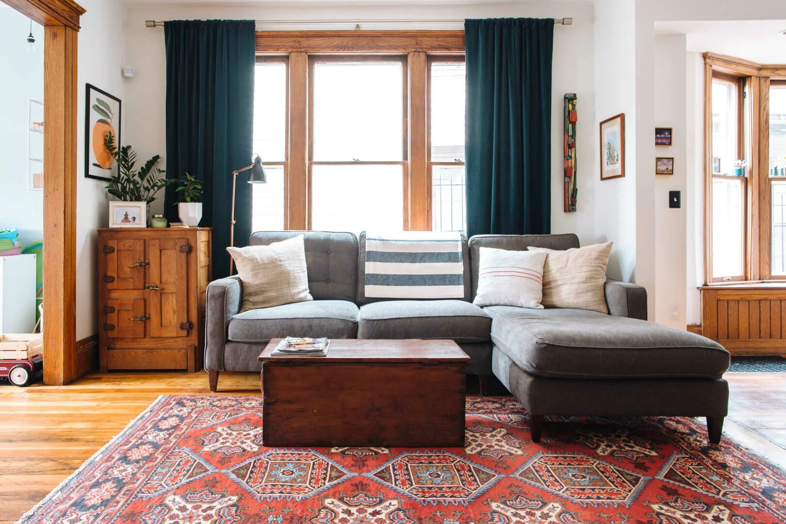 The windows is the sofa. Apartment therapy.