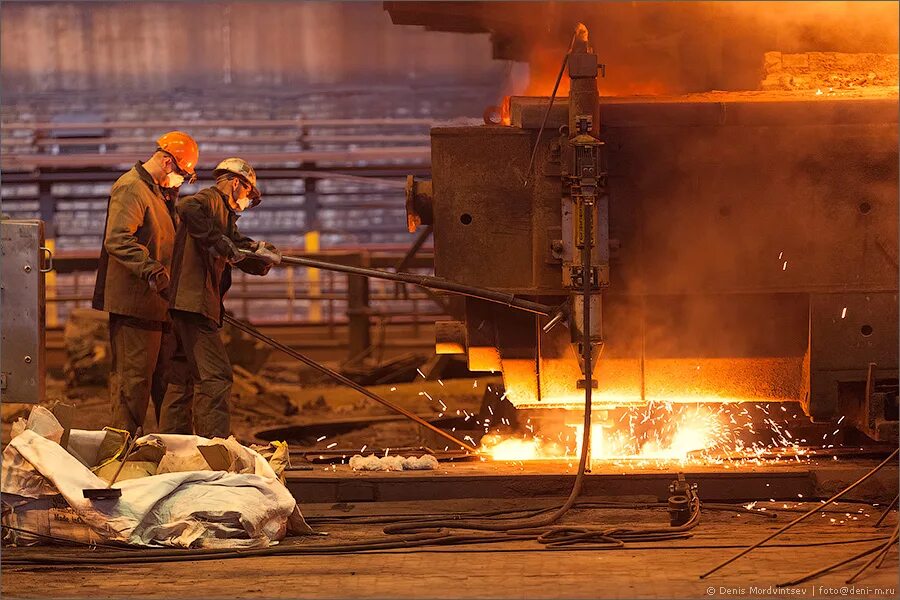плавильный цех норникель. металлургические заводы работающие. фасонно литейный цех чмк. город серов металлургический завод. металлургические заводы работающие.