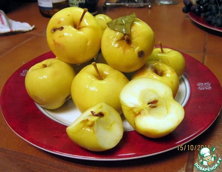 Моченые яблоки в банках с медом. Моченые яблоки в банках с медом. Моченые яблоки в банках с медом. Яблоки моченые резаные в банках. Мочёные яблоки в банках под металлической крышкой.