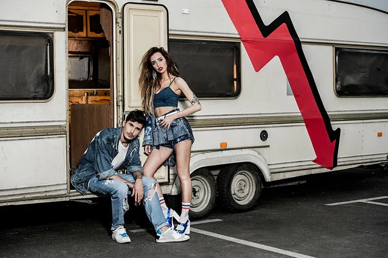 проводите больше времени с любимыми. наверно думает о другой женщине. олень когда хрустнула ветка мем. наверно это мой. мемы про маленький размер.