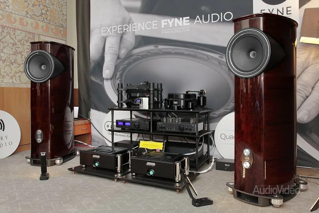 Fyne Audio f703 Gloss Walnut. Fyne Audio f2-10. Hi Fi Hi end show 2024. Выставка Хай энд в Москве 2023. Hi end show 2024