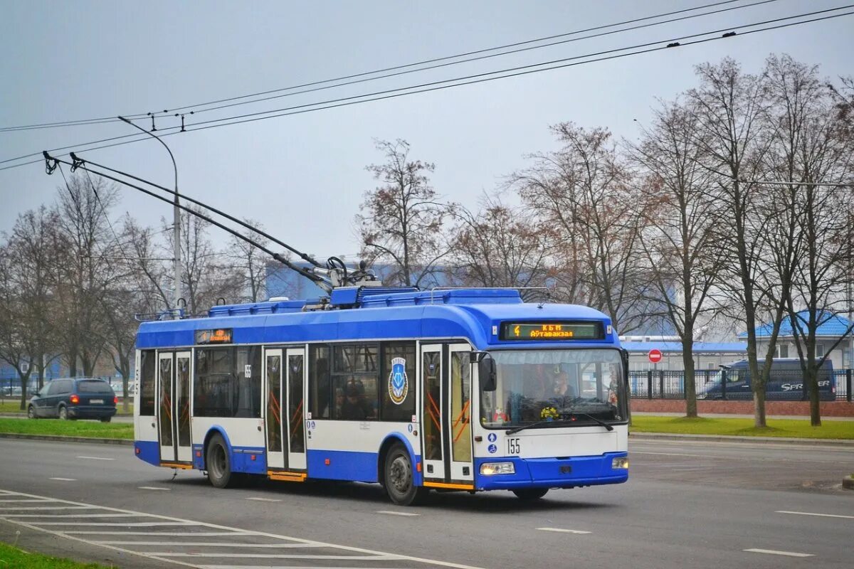 Контакты троллейбуса. БКМ троллейбус 90. Троллейбусное депо Брянск 2022 года. Троллейбус БКМ 321 Красноярск. БКМ троллейбус 2023.