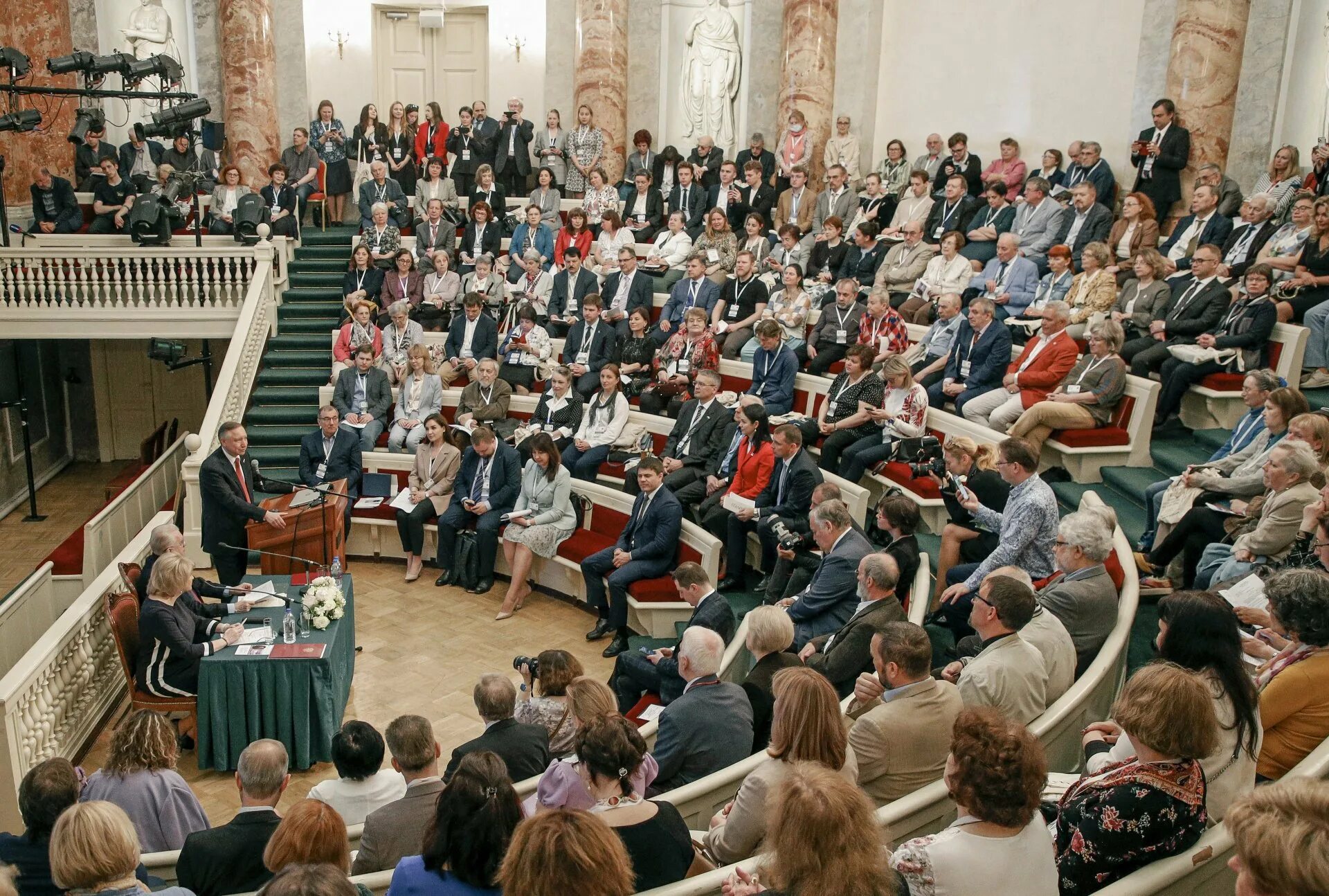 Открылся первый в спб. Открылся первый в спб. Школа 304 санкт-петербург. Консерватория римского-корсакова 19 век. 28 февраля 1732 г.