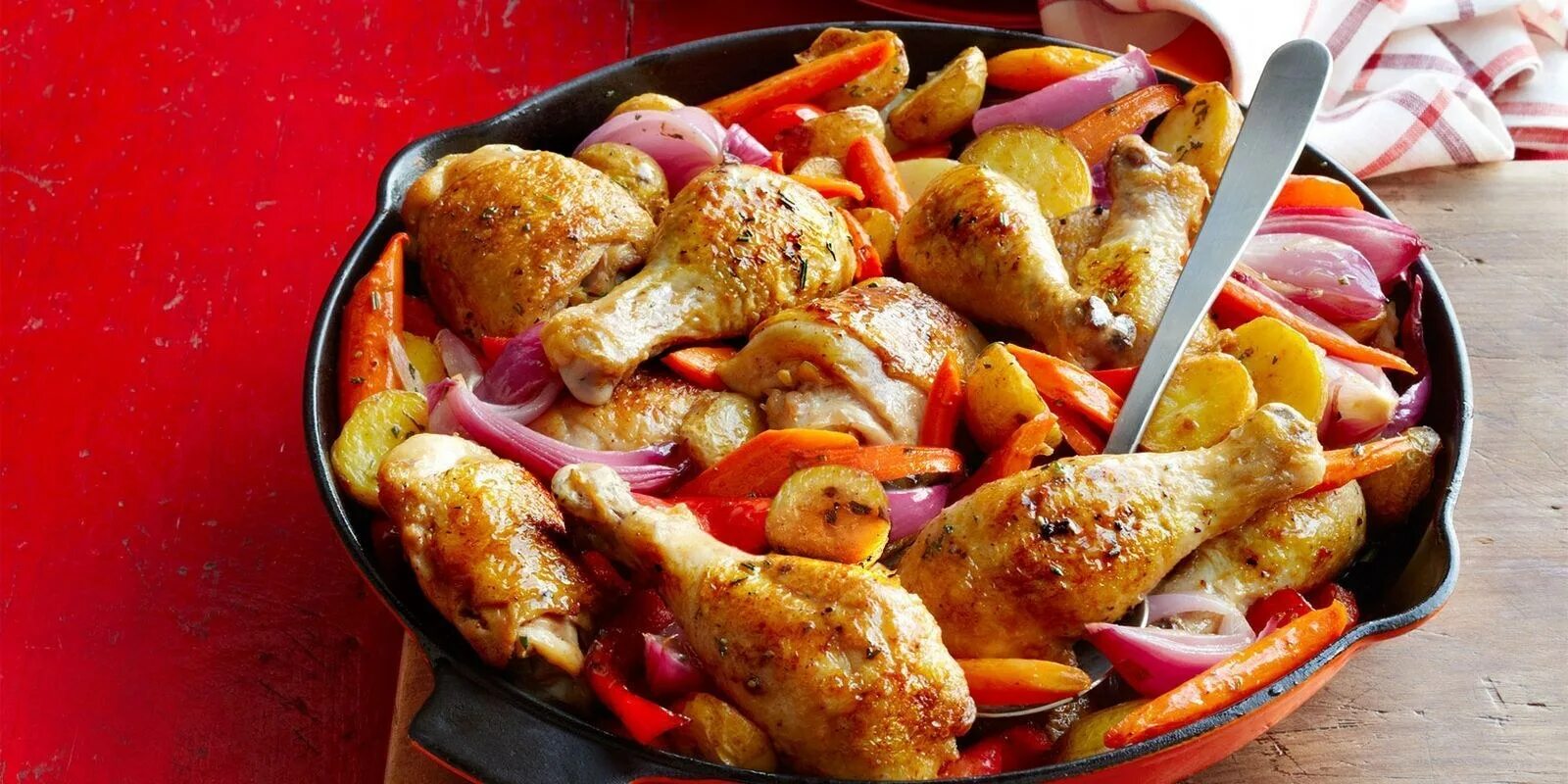 Жареная курица с луком и морковью. Куриные ножки в перце. Куриные ножки по мексикански. Курица с картошкой. Курица со сладким перцем.