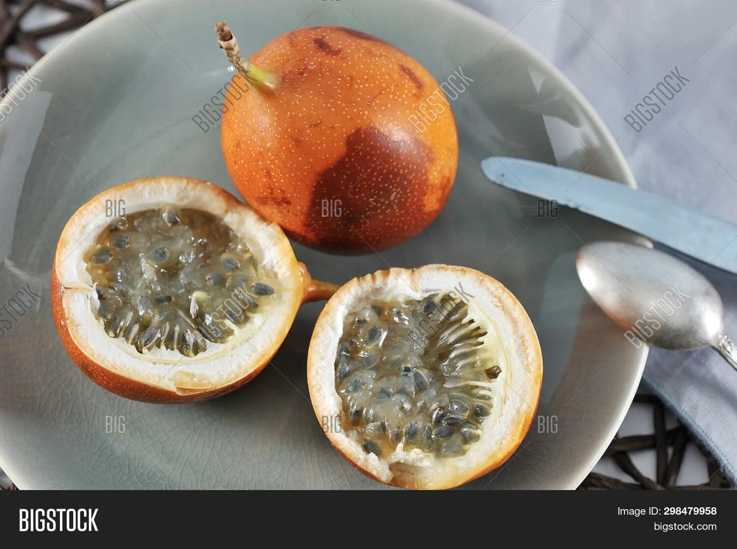 Экзотический фрукт гранадилла. Жёлтая гранадилла. Маракуйя гранадилла. Экзотические фрукты маракуйя. Как правильно есть гранадиллу.