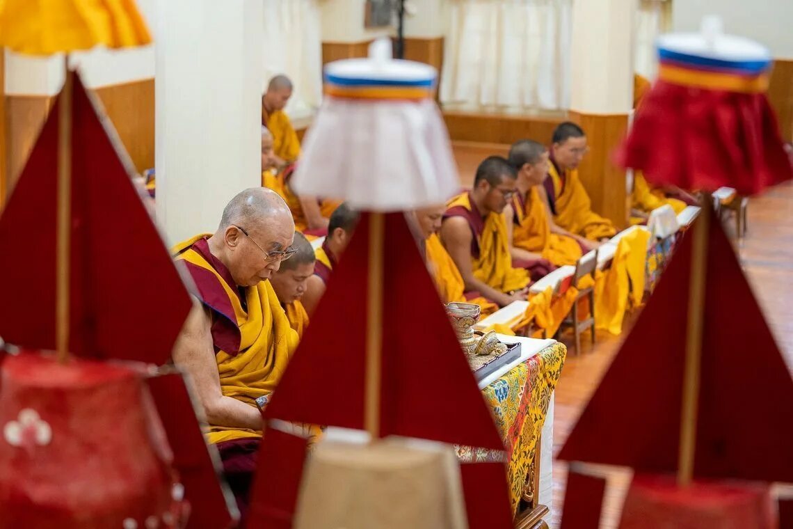 обряд пострига в монахини. посвящение в монахи 5 букв. резиденция далай ламы в индии. посвящение в монахи 5 букв. посвящение в монахи таиланд красиво белиссимо.