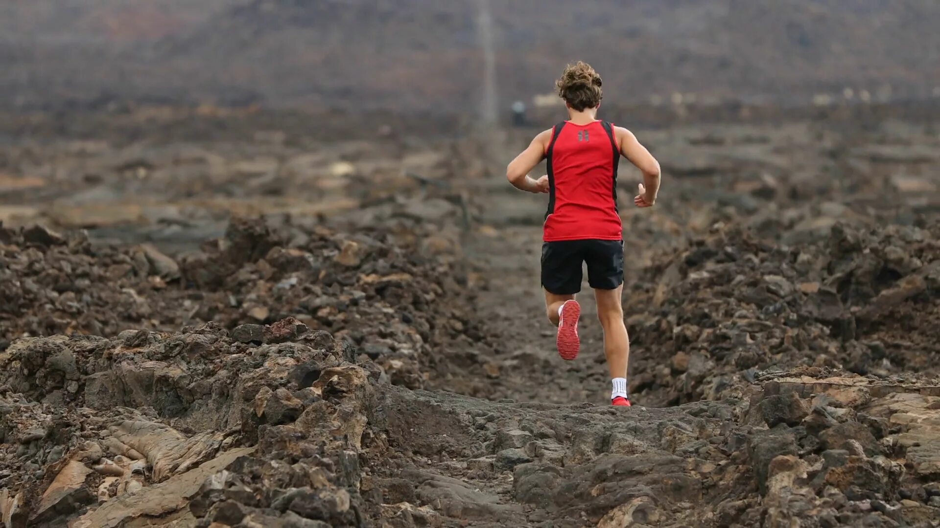 Run back 2 me. Спортивные люди. Забег людей вдалеке. Run back 2 me. Run back 2 me.