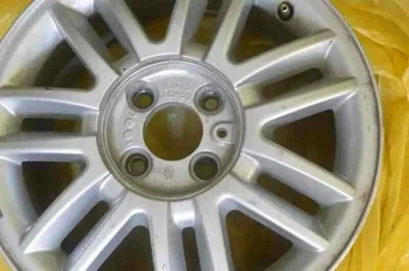 Рено логан на дисках r15. Литье логан 2 r15. Диски рено меган 2 r15. Диски рено логан 2 r15. Оригинальные литые диски рено логан r14.