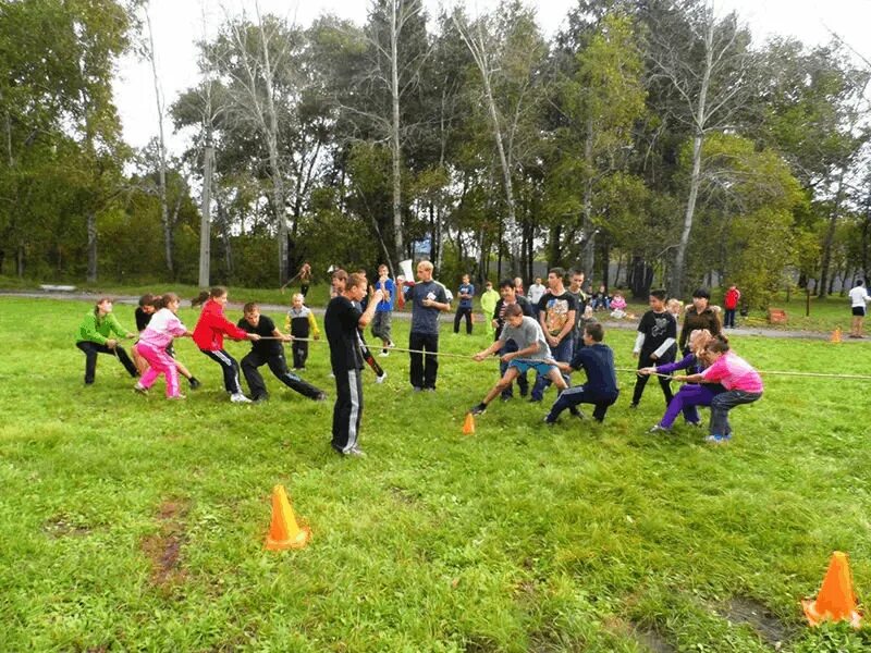 Спортивные соревнования на свежем воздухе. Спортивные состязания на природе. Спортивные конкурсы. Спортивные мероприятия для детей на природе. Веселые старты в лагере