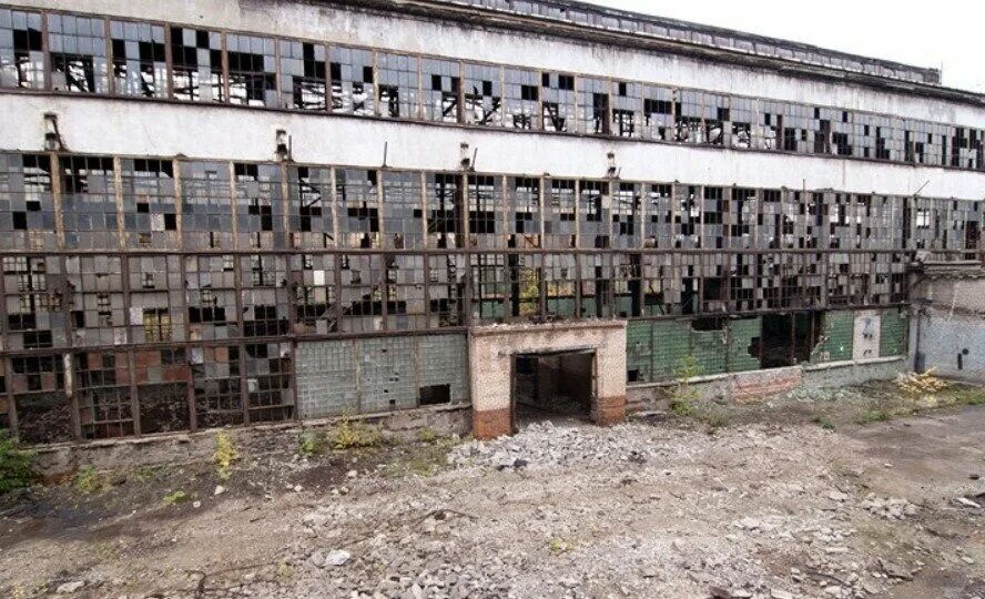 Кировский завод заброшка. Завод имени лихачева заброшка. Заброшенные цеха завода «серп и молот». Лихачёва (зил). Заброшенный завод яуза москва.