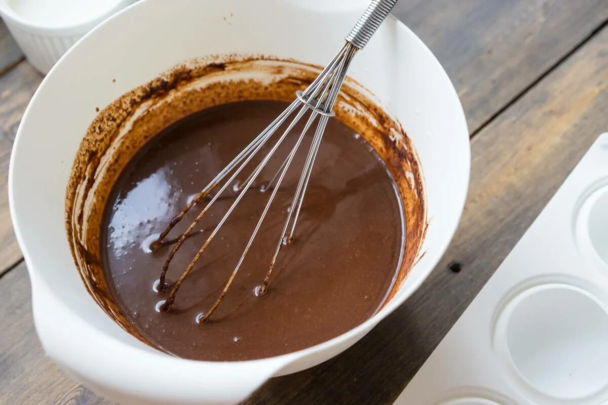 Шоколадная глазурь. Шоколадная глазурь из какао. Приготовление шоколадной глазури. Приготовление помадки шоколадной. Взбитая глазурь